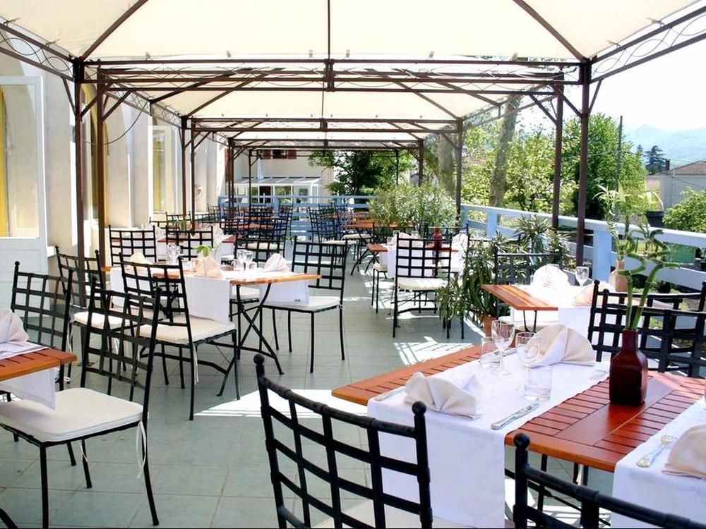 Logis Hotel Restaurant Le Castel Fleuri Saint-Jean-en-Royans Luaran gambar