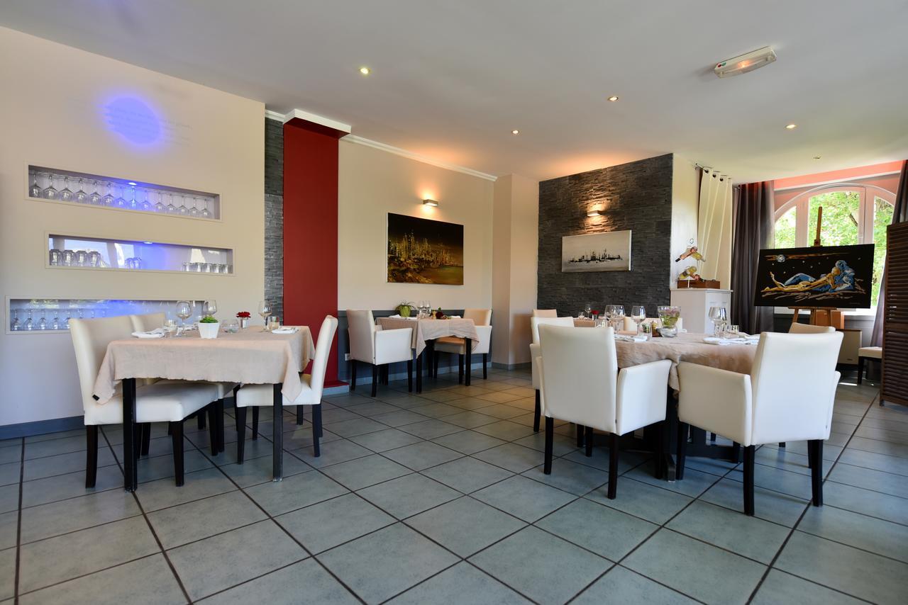 Logis Hotel Restaurant Le Castel Fleuri Saint-Jean-en-Royans Luaran gambar